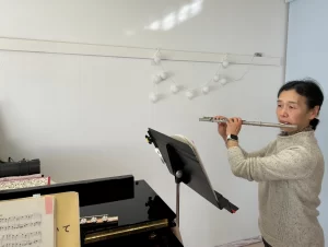 レッスン風景｜生徒フルート練習｜パステル音楽教室